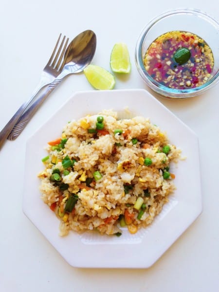 Thai Stir-Fried Rice Recipe | Khaw Pad Gai | ข้าวผัดไก่: Love how heart-warming and quick and easy Thai fried rice is! All you need is some leftover rice, and leftover veggies and meat from your fridge and you have a yummy, delicious meal in minutes! | thai-foodie.com