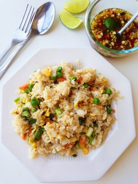 Thai Stir-Fried Rice Recipe | Khaw Pad Gai | ข้าวผัดไก่: Love how heart-warming and quick and easy Thai fried rice is! All you need is some leftover rice, and leftover veggies and meat from your fridge and you have a yummy, delicious meal in minutes! | thai-foodie.com