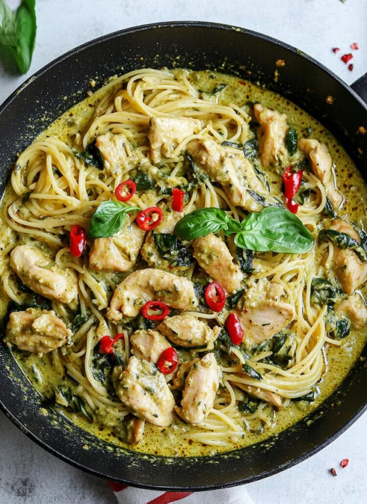 thai green curry pasta | thai-foodie.com