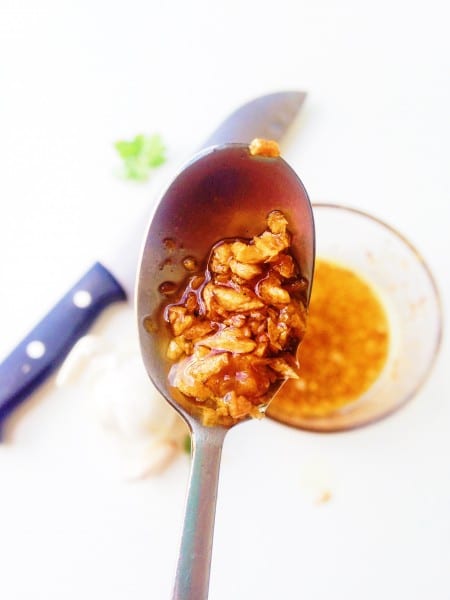 Fried garlic topping is so yummy, yet so easy to mess up! But these 5 tips on how to make fried garlic will help you make it golden and crispy every time!