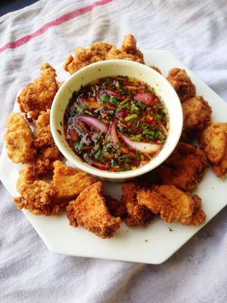 Copycat Thai KFC Spicy Rice Bowl-Thai-Foodie: The best guilty pleasure ever! Fried chicken bites, spicy Thai sauce of cilantro, shallots, lime, Thai chili flakes, fish sauce and sugar is the perfect balance of zesty and spicy and tastes like Thai KFC! Make your heart happy and make this today! | thai-foodie.com