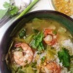 Heart-warming quick, Thai rice soup that even babies and toddlers enjoy? Yes please! Full of the best homey flavors: chicken broth, jasmine rice, shrimp, cabbage, green onions, cilantro and fried garlic! | thai-foodie.com