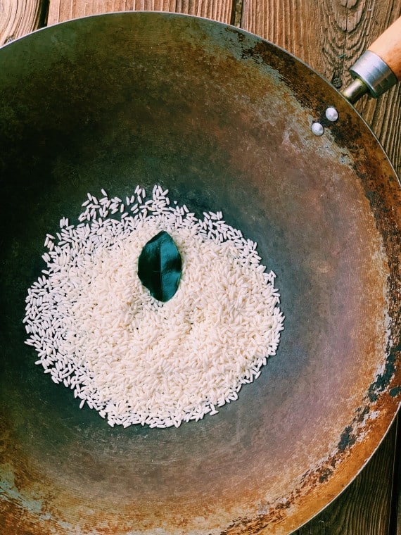 How to Make Toasted Rice Powder | Thai-foodie.com