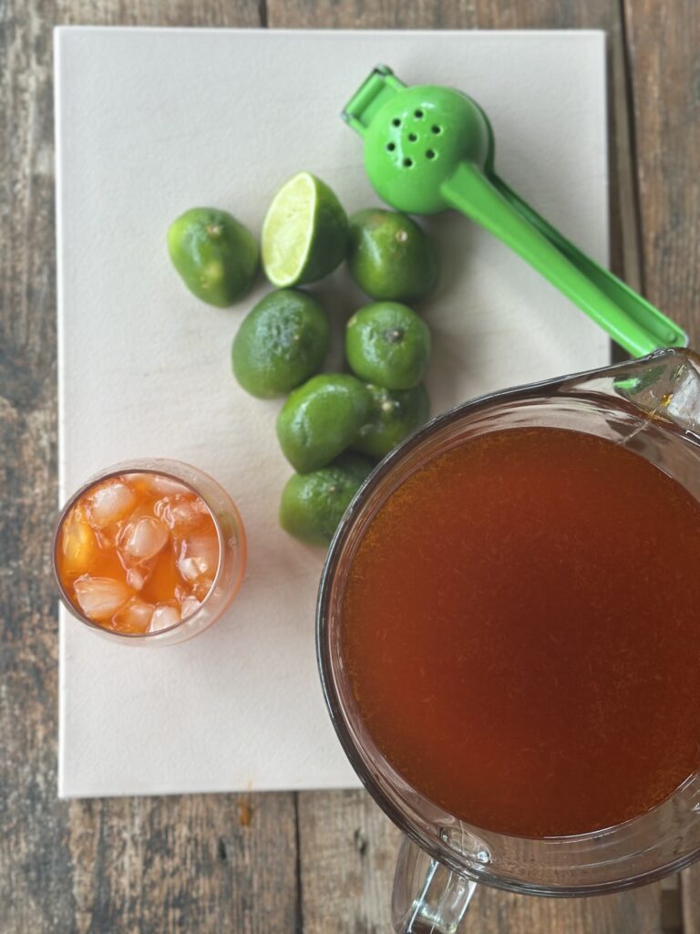 thai tea squeezing lime