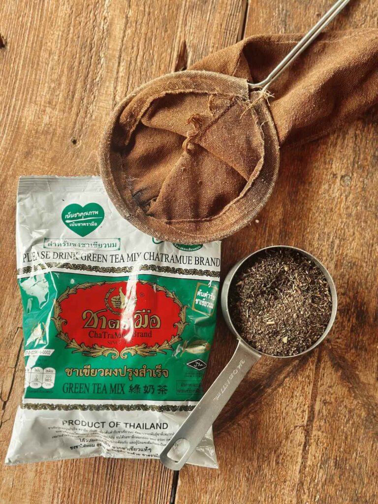 thai-green-tea-steeping-in-a-pot