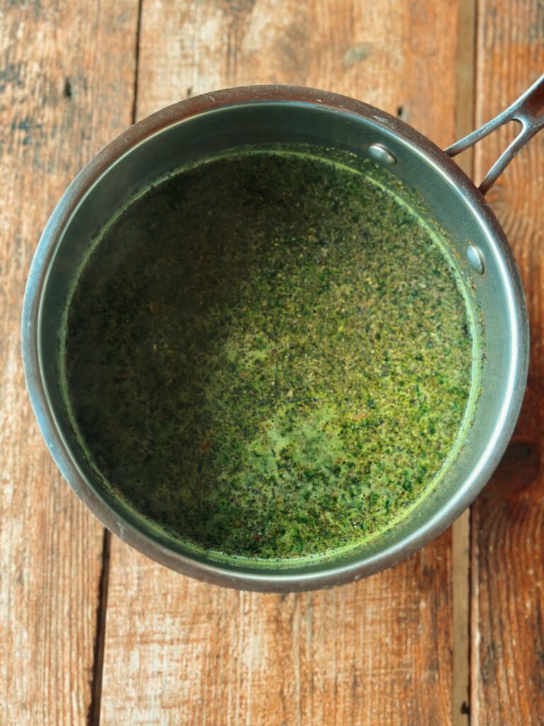thai-green-tea-steeping-in-a-pot